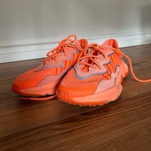 Adidas OZWEEGO Solar Orange / Hi-Res Coral - 90s style
